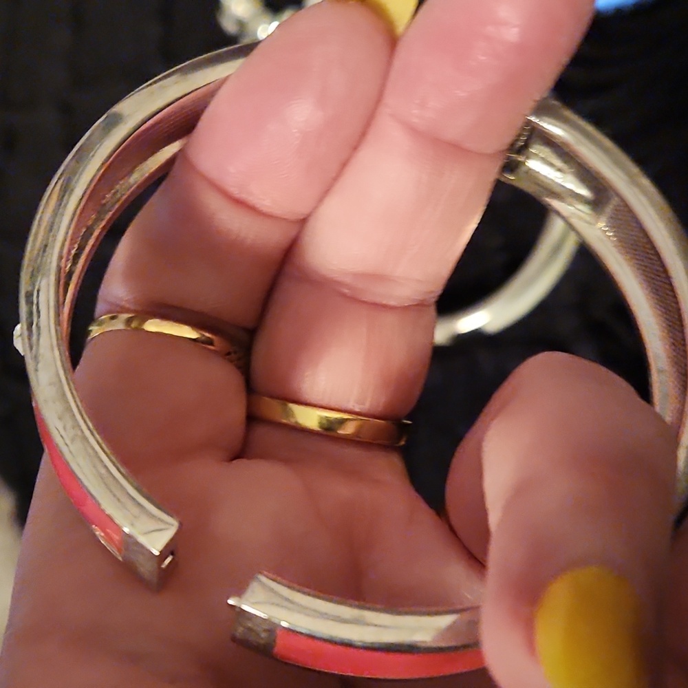 Bracelets - Picture 2 of 7